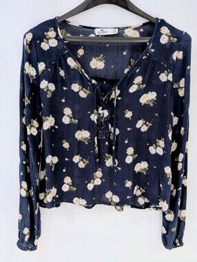 Hollister Women's Navy Floral Lace-Up Peasant Top
